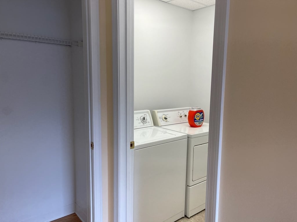 245 Russell St Photo 23