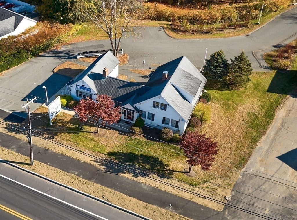245 Russell St Photo 7