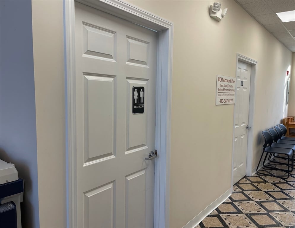 245 Russell St Photo 27