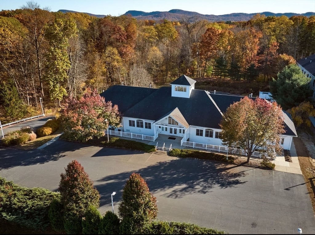 245 Russell St Photo 4