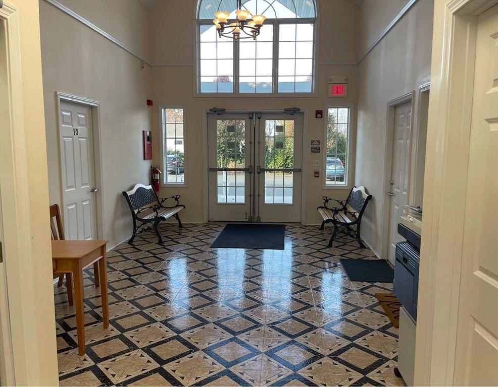 245 Russell St Photo 15