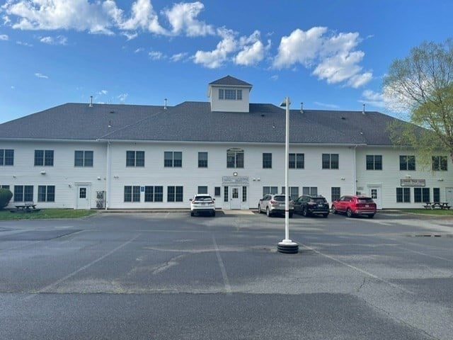 245 Russell St Photo 5