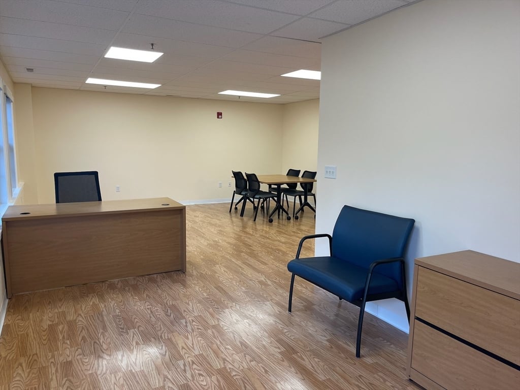 245 Russell St Photo 18