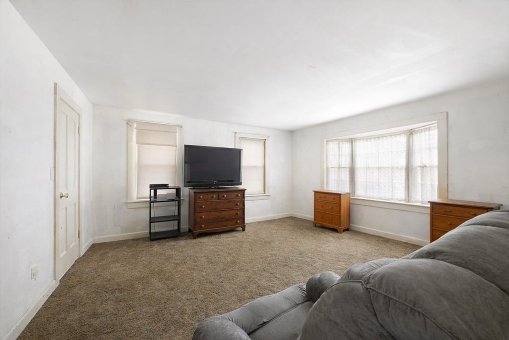 345 Greenfield Road Photo 21