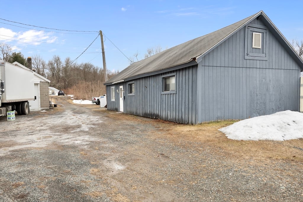 345 Greenfield Road Photo 9