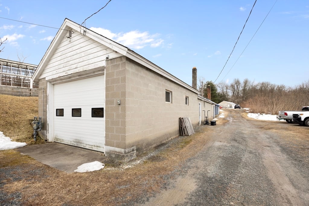 345 Greenfield Road Photo 11