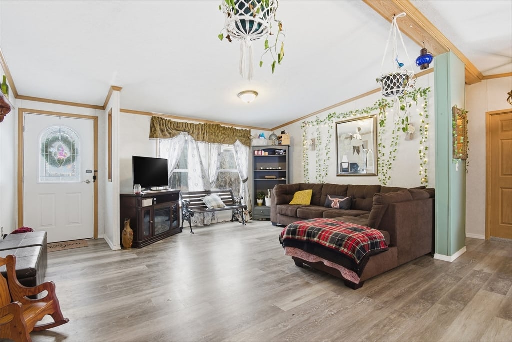 143 E Buckland Rd Photo 19