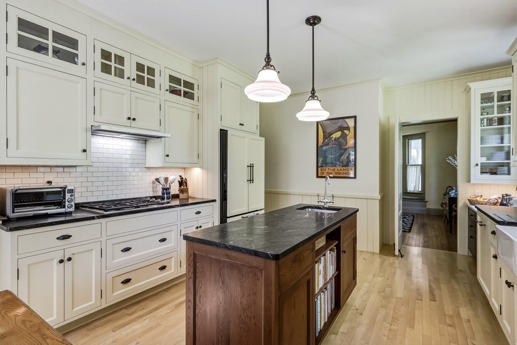 91 Sunset Ave Photo 18