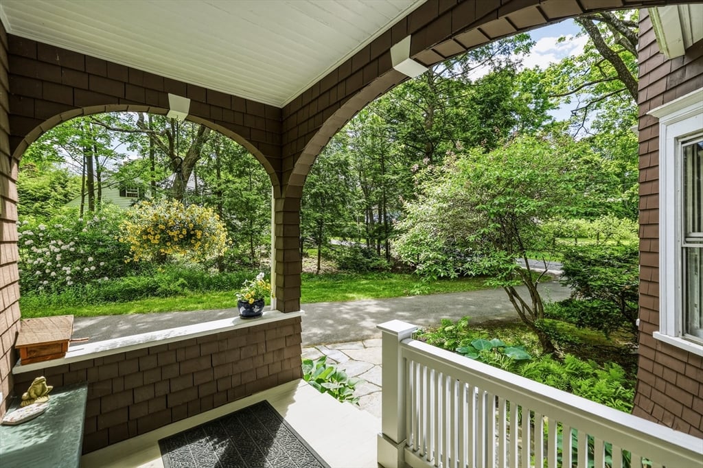 91 Sunset Ave Photo 6