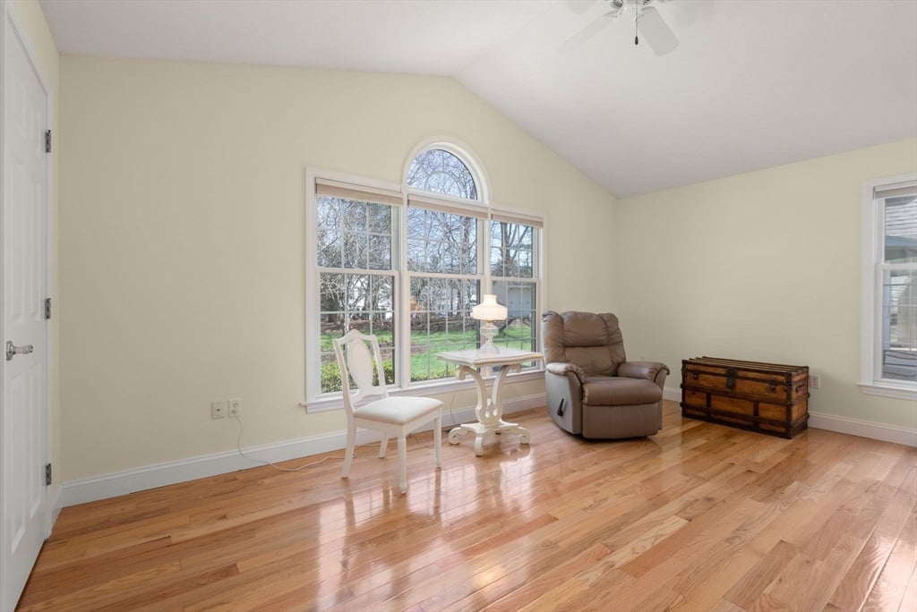 70 Salem Rd Photo 19