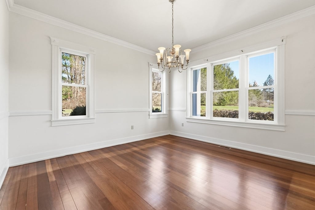 365 Middle St Photo 15