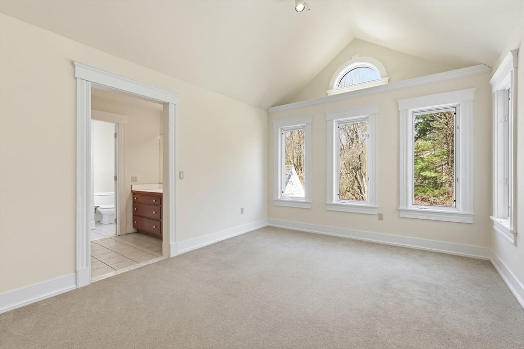 365 Middle St Photo 29