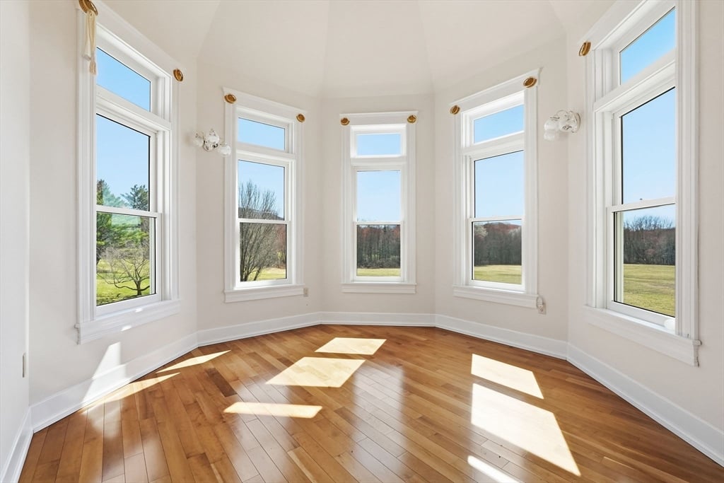 365 Middle St Photo 21