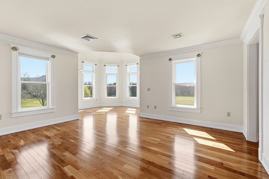 365 Middle St Photo 20