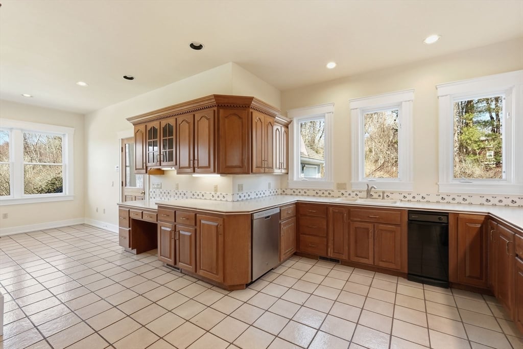 365 Middle St Photo 17