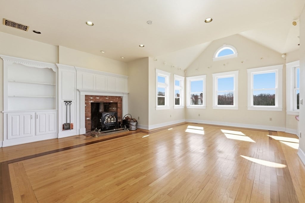 365 Middle St Photo 7