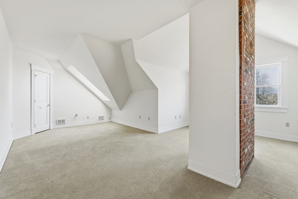 365 Middle St Photo 33