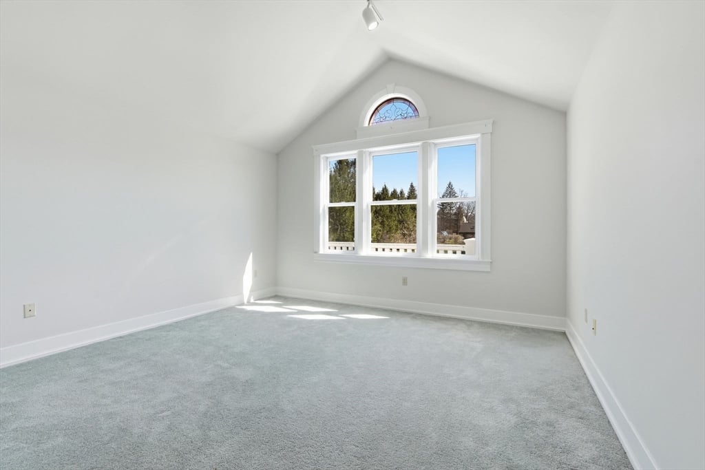 365 Middle St Photo 24