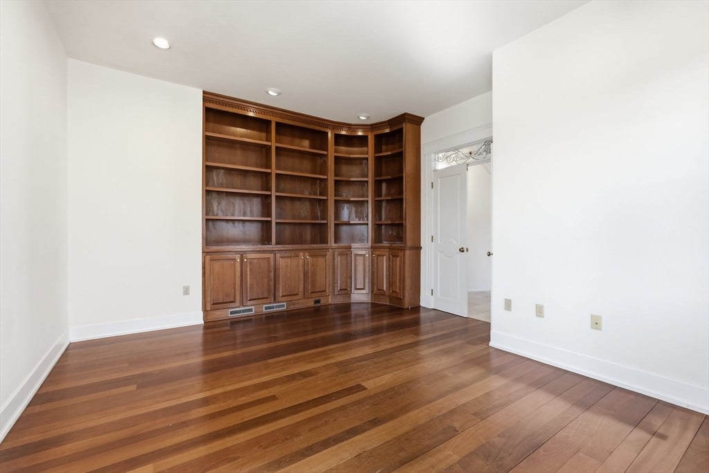 365 Middle St Photo 12