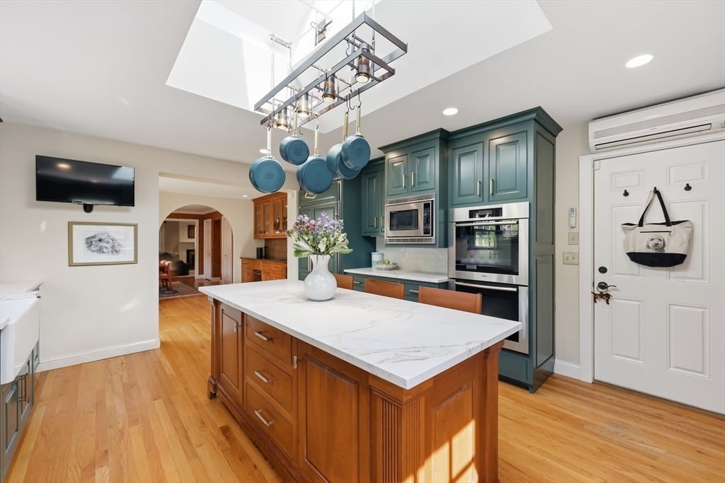 123 Englewood Road Photo 5