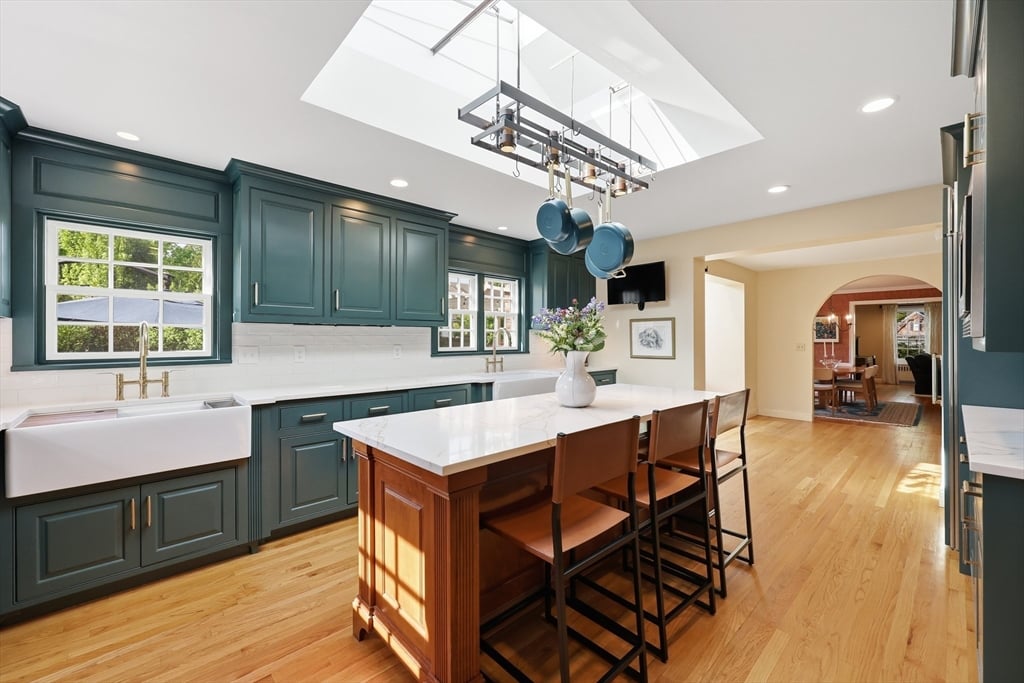 123 Englewood Road Photo 4