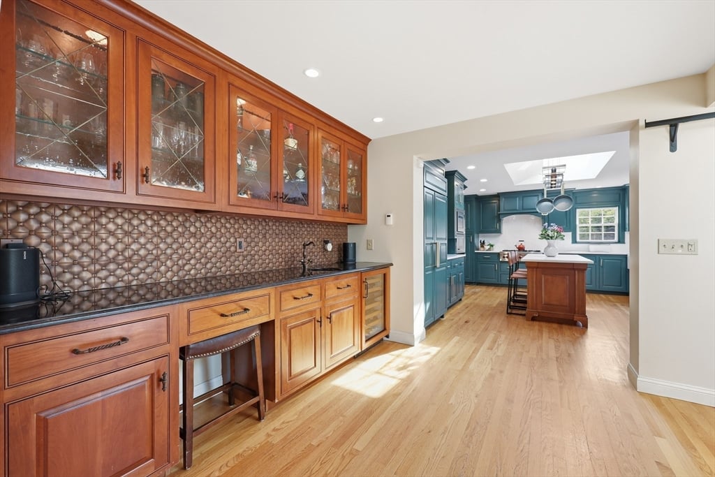 123 Englewood Road Photo 6