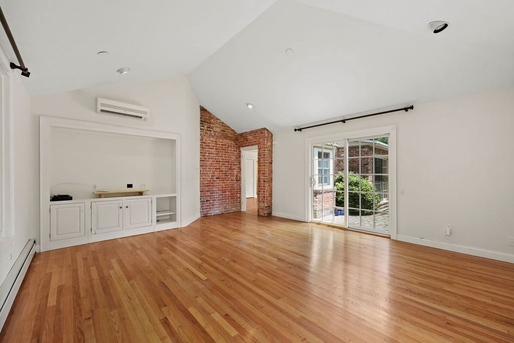 123 Englewood Road Photo 12