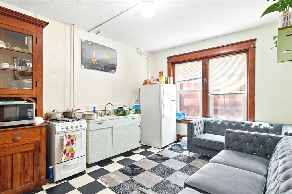 11 Conway St Photo 12