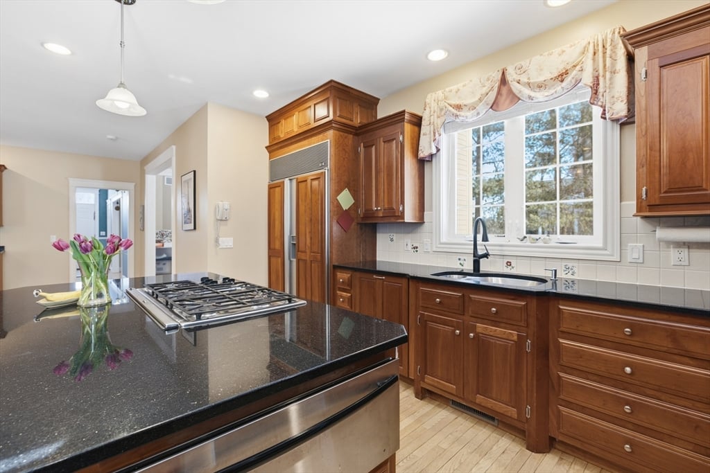 27 Summerfield Rd Photo 15