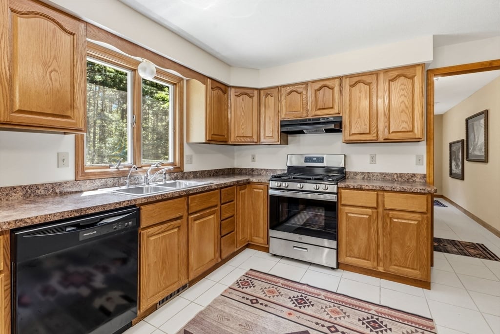 5 Geryk Ct Photo 4