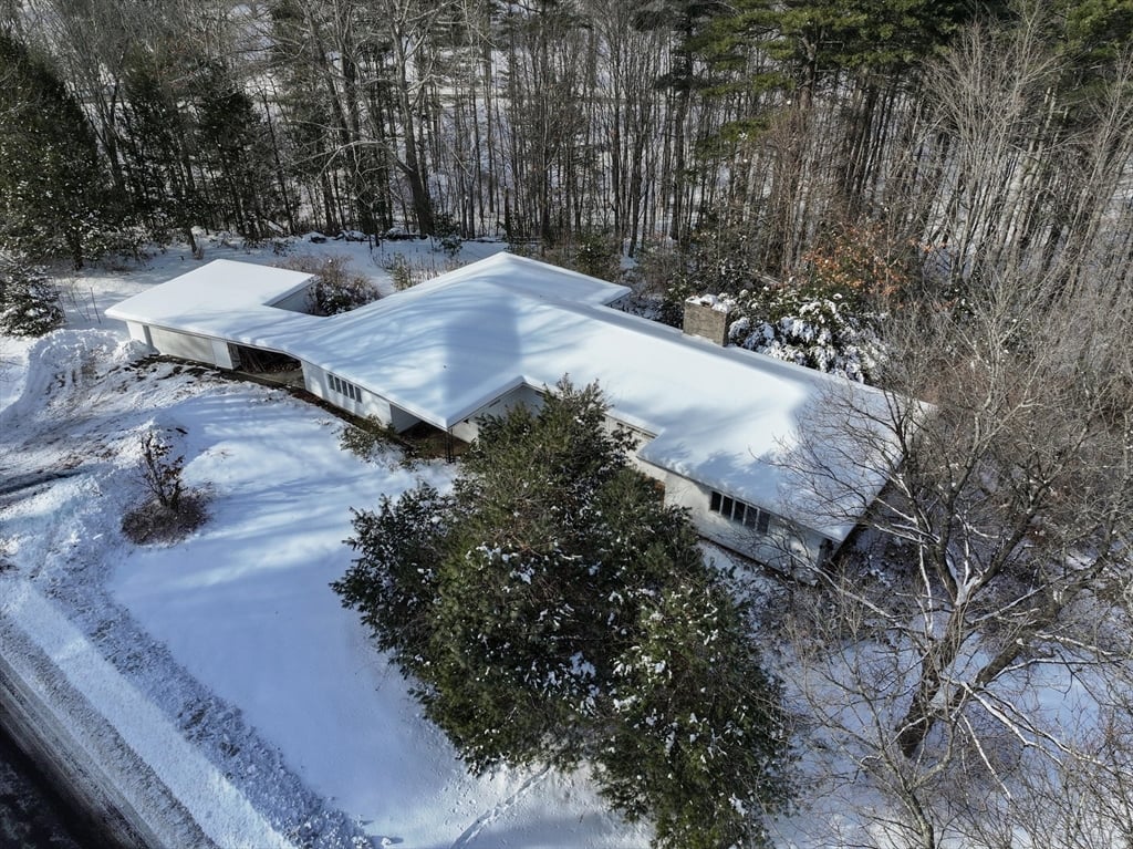 7 Christian Ln Photo 4