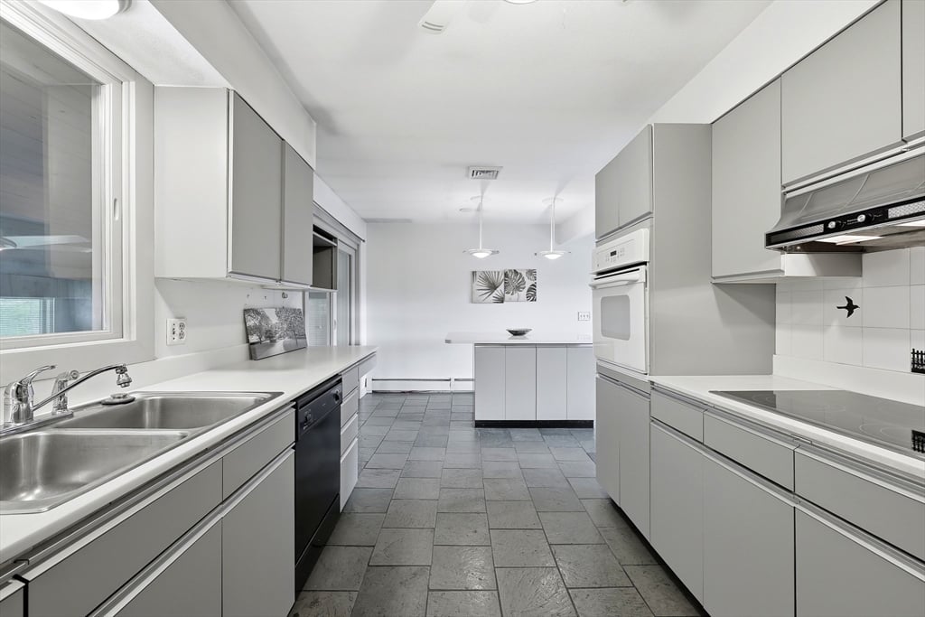 26 Gore Avenue Photo 10