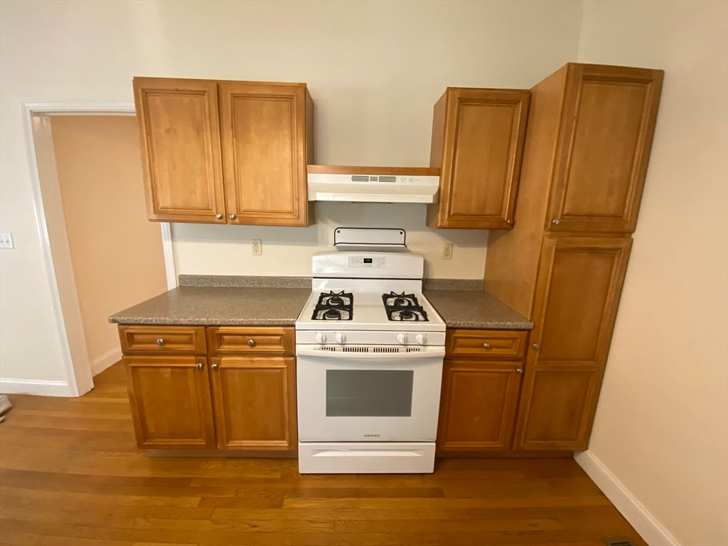 20 Clarendon St #20 Photo 4