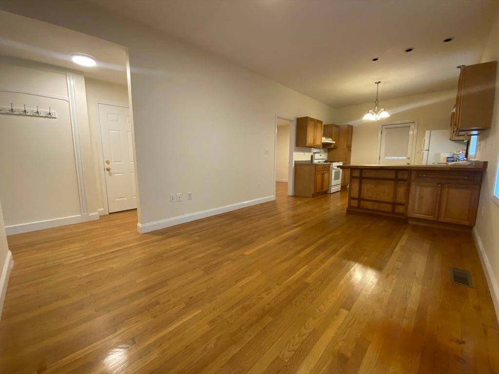 20 Clarendon St #20 Photo 1