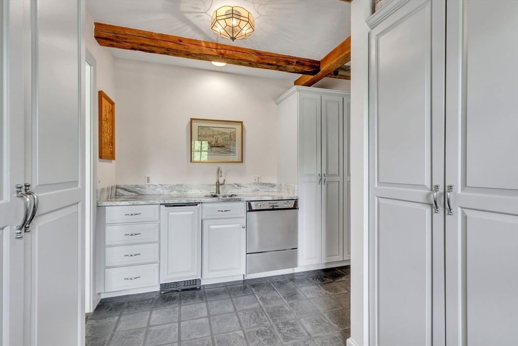 147 Shaker Road Photo 10