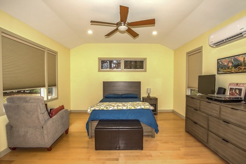 70 Tennyson Dr Photo 20