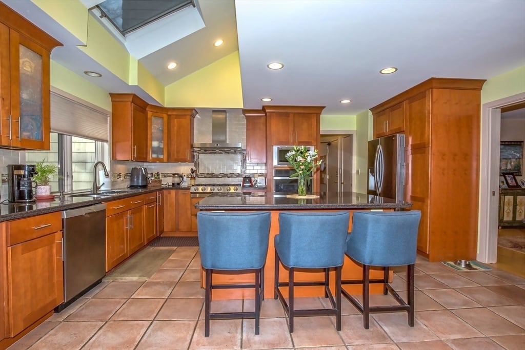 70 Tennyson Dr Photo 12