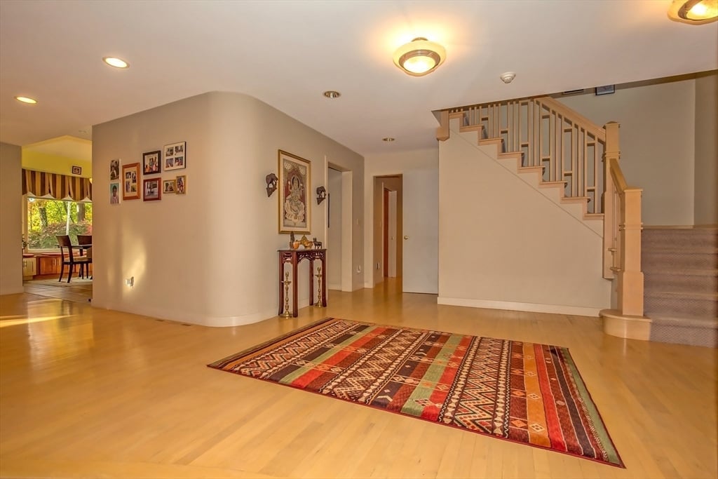 70 Tennyson Dr Photo 5