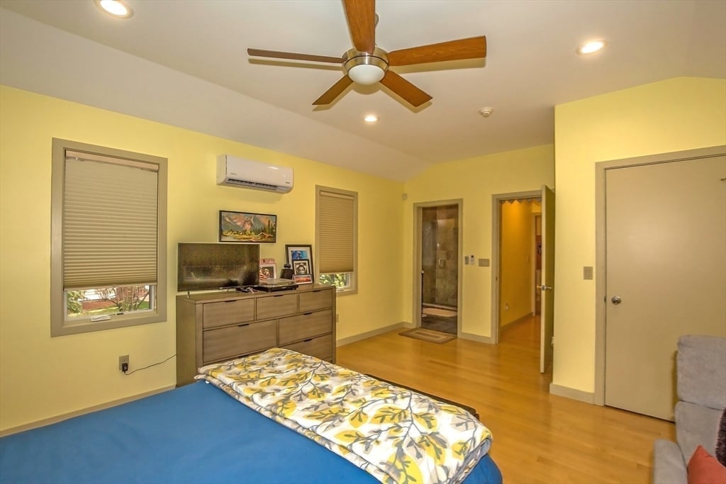 70 Tennyson Dr Photo 21