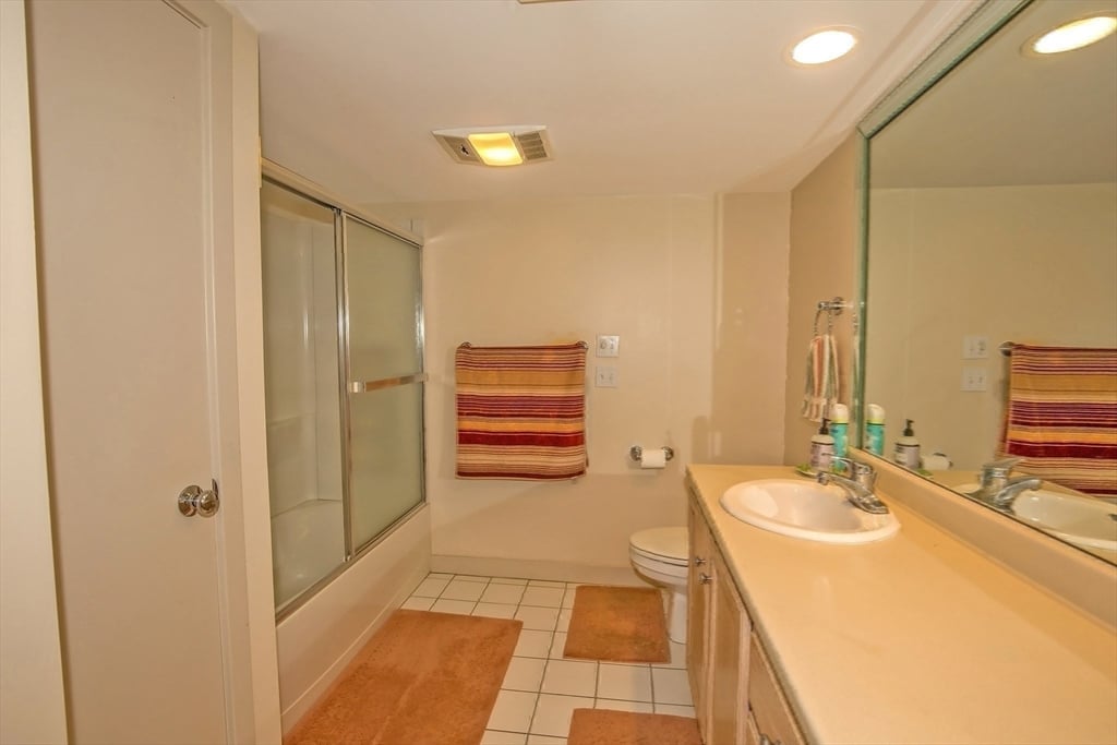 70 Tennyson Dr Photo 36