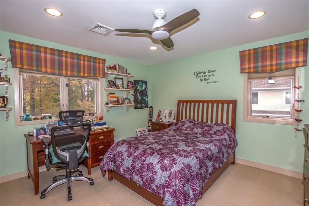 70 Tennyson Dr Photo 32