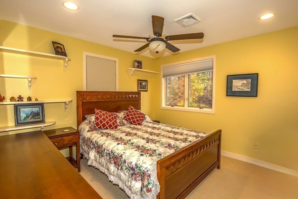 70 Tennyson Dr Photo 30