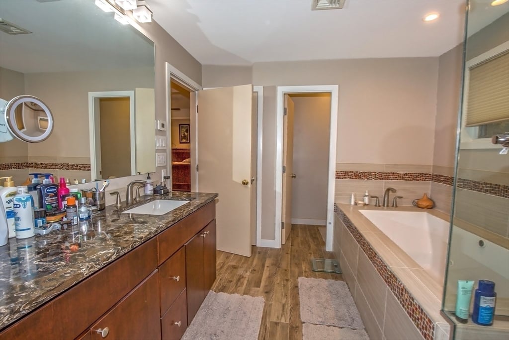 70 Tennyson Dr Photo 26