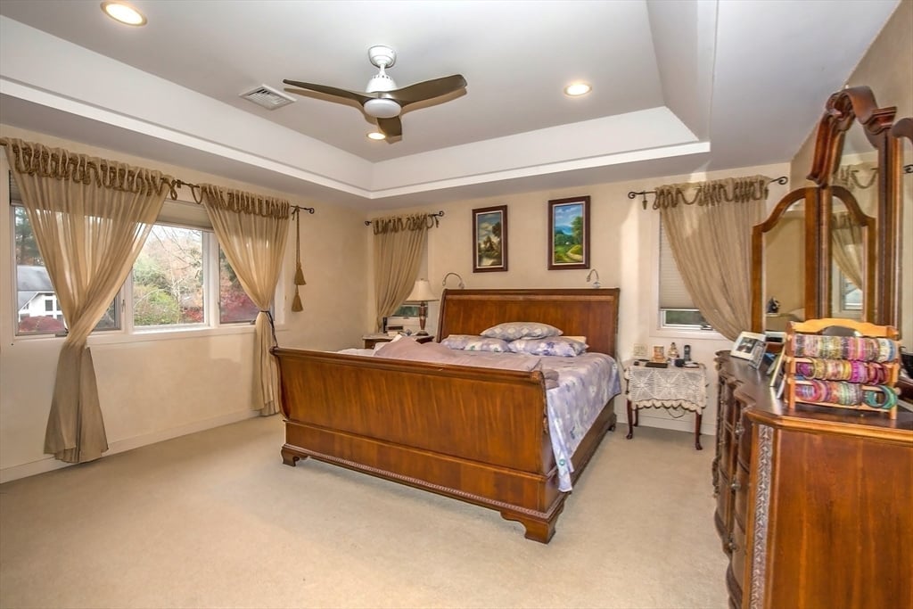 70 Tennyson Dr Photo 25