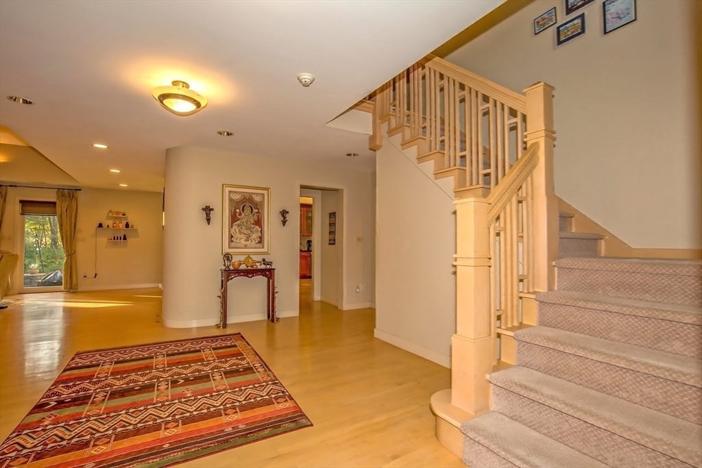 70 Tennyson Dr Photo 23