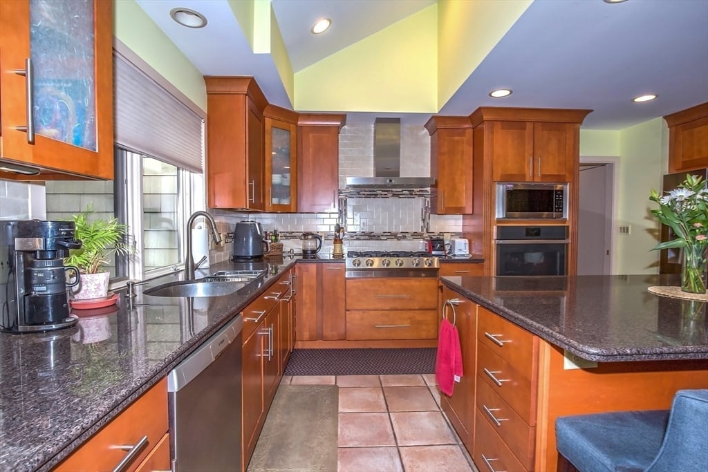 70 Tennyson Dr Photo 15