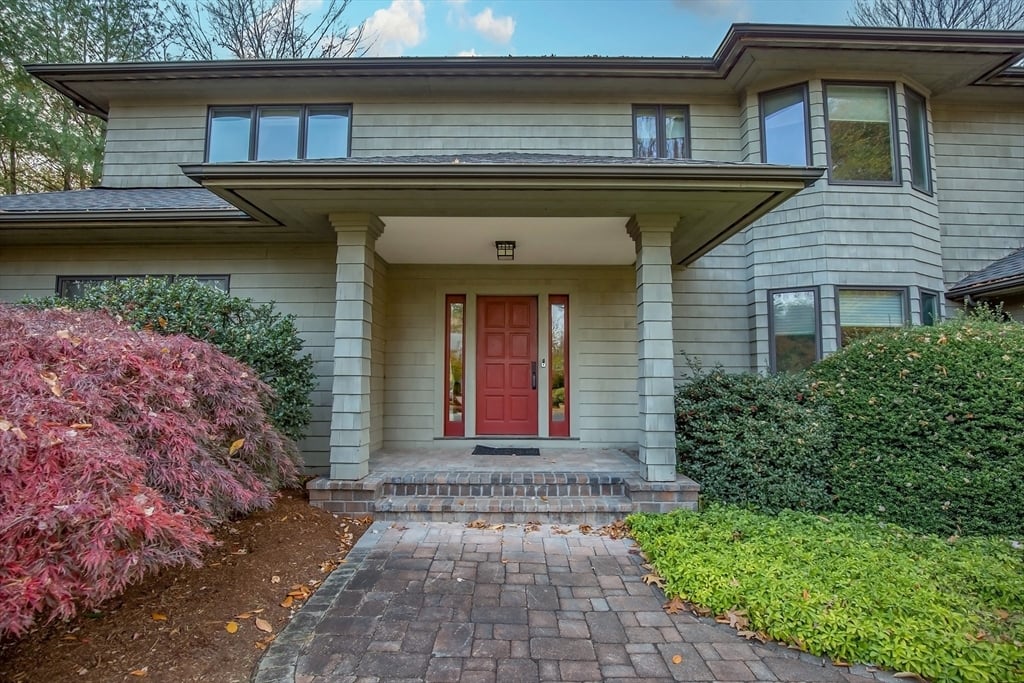 70 Tennyson Dr Photo 3