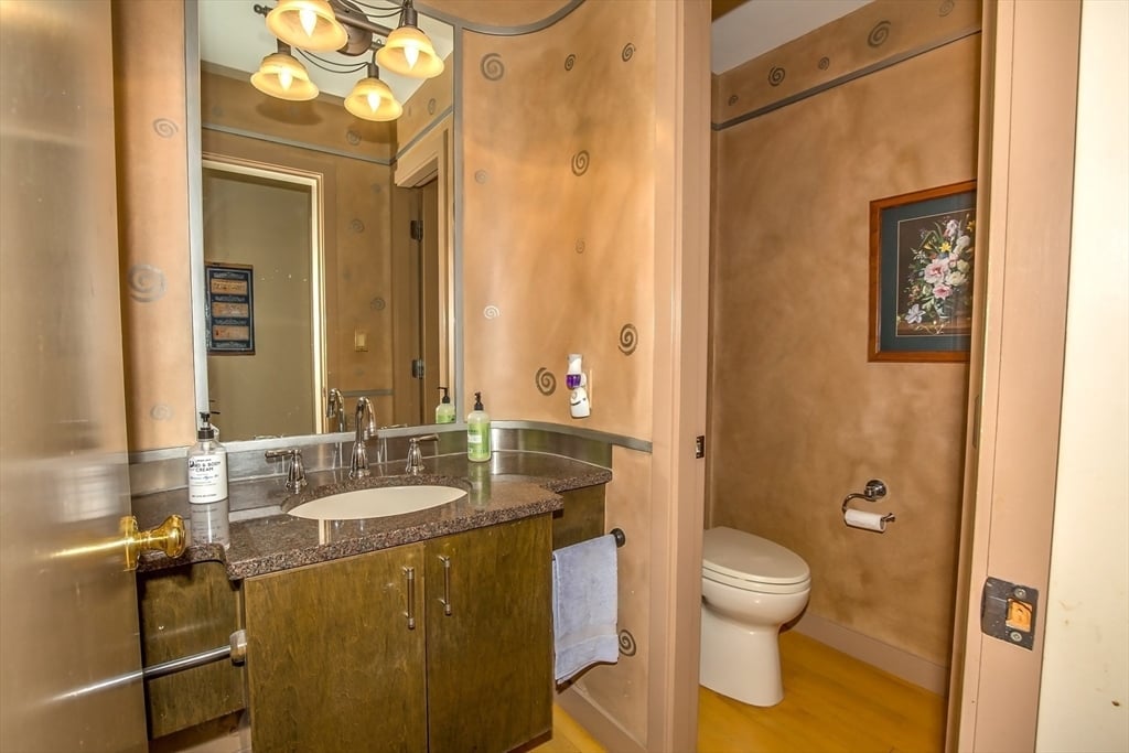 70 Tennyson Dr Photo 16