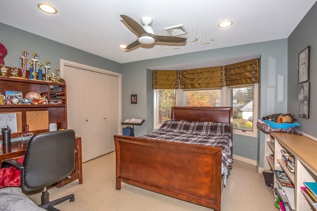 70 Tennyson Dr Photo 28