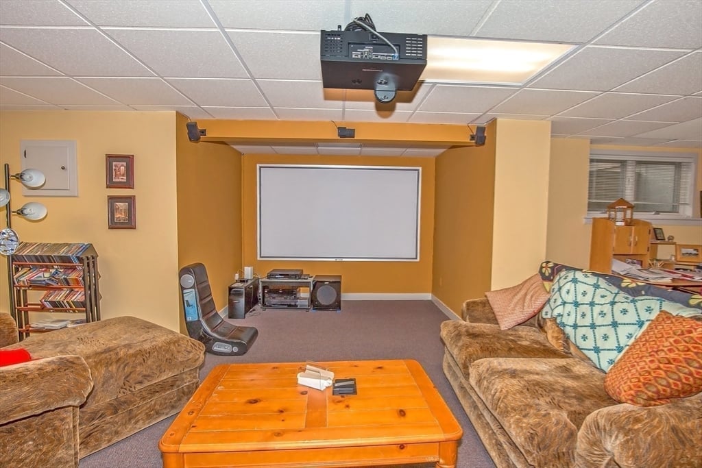 70 Tennyson Dr Photo 34